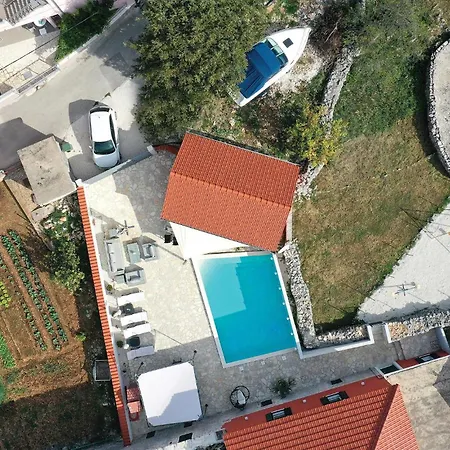 Lovely In Zedno With Wifi Trogir