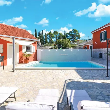 Lovely In Zedno With Wifi Holiday home Trogir