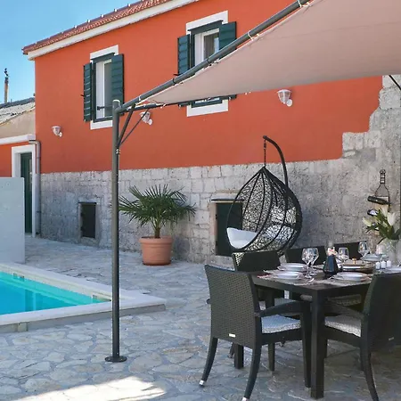 Four-bedroom In Zedno *