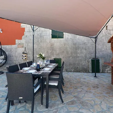 Lovely In Zedno With Wifi Holiday home Trogir