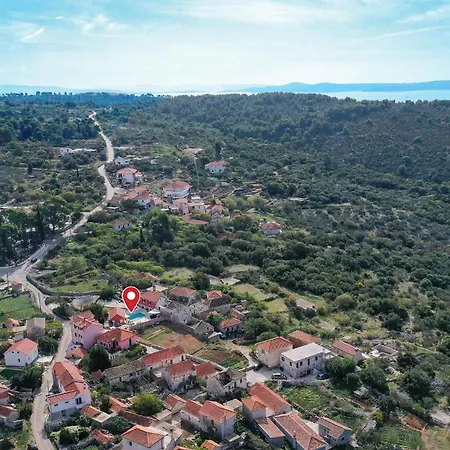 Дом отдыха Four-bedroom In Zedno *