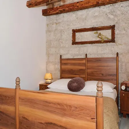 Four-bedroom In Zedno Дом отдыха Трогир