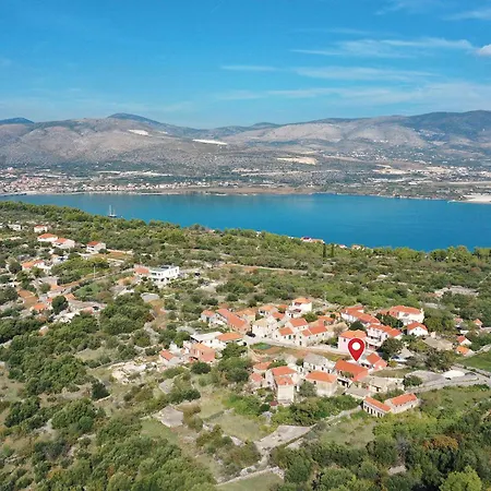 Four-bedroom In Zedno Дом отдыха *