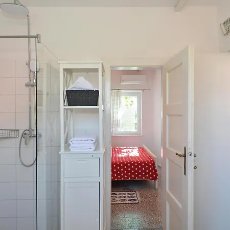 Дом отдыха Four-bedroom In Zedno *