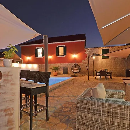 Four-bedroom In Zedno * Трогир