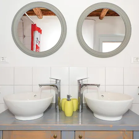 Дом отдыха Four-bedroom In Zedno