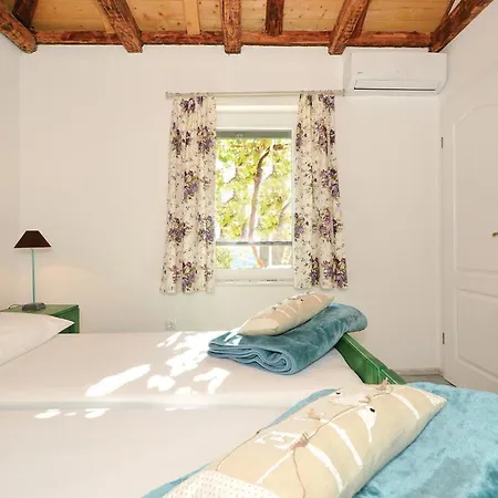 Holiday home Lovely In Zedno With Wifi