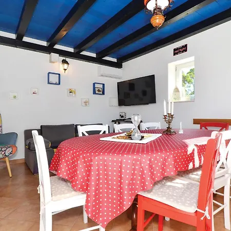 Four-bedroom In Zedno Дом отдыха Трогир