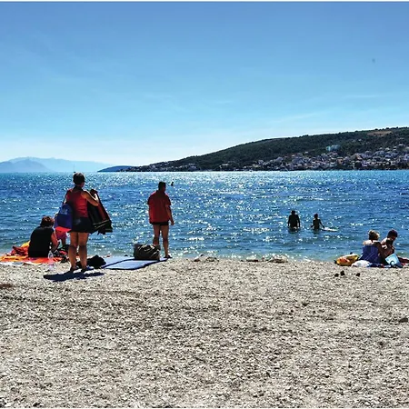 Дом отдыха Four-bedroom In Zedno