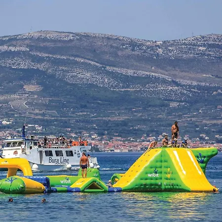 Four-bedroom In Zedno Дом отдыха *