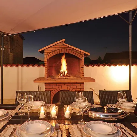 Дом отдыха Four-bedroom In Zedno *