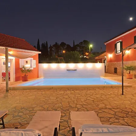 Four-bedroom In Zedno Дом отдыха